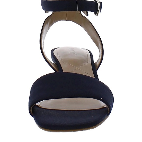 NYDJ  Elegant Navy Block Heel Sandals BRAND NEW 6.5 - Picture 2 of 3